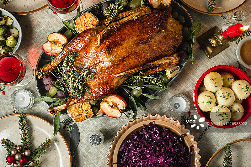 圣诞前夜的餐桌盛宴图片素材