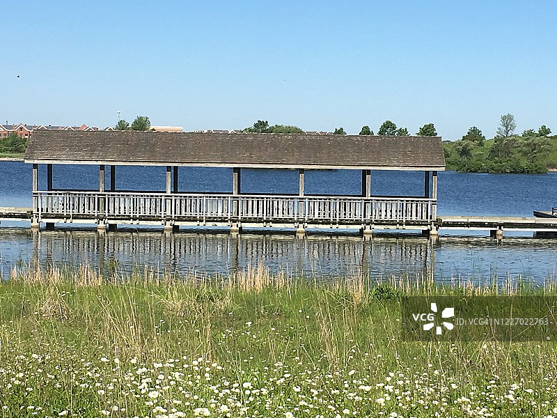 伊利诺伊州湖上的有盖码头图片素材
