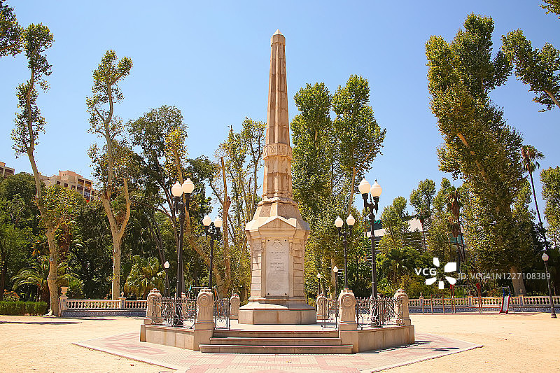 西班牙瓦伦西亚卡斯特利翁市中心里瓦尔塔公园和花园的历史古迹图片素材