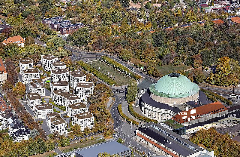 汉诺威国会中心，带有圆顶大厅的市民大厅，Mars-La-Tour-Strasse住宅区，动物园区，德国下萨克森州汉诺威图片素材