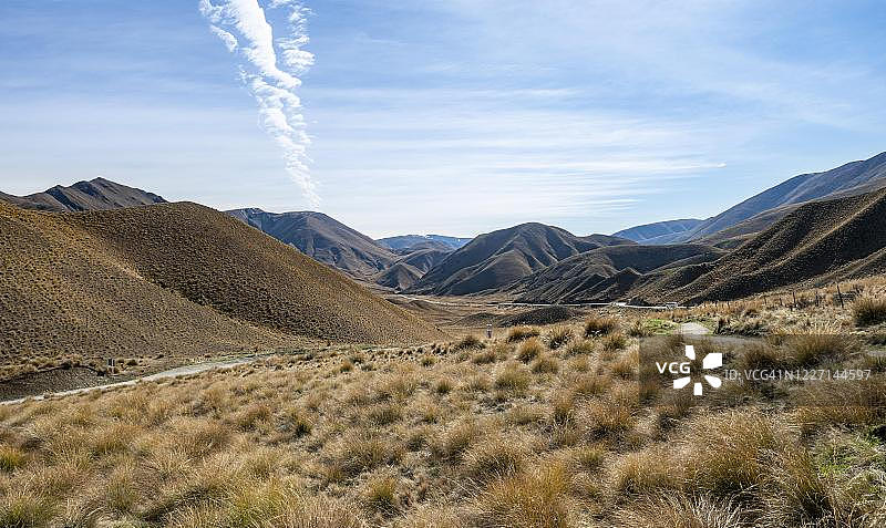 南阿尔卑斯山奥塔哥林迪斯山口的贫瘠山地景观，新西兰南岛图片素材
