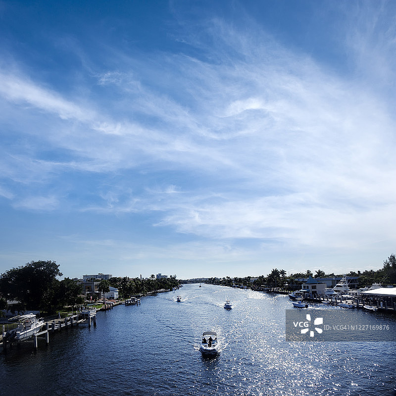 佛罗里达群岛的运河和船只图片素材