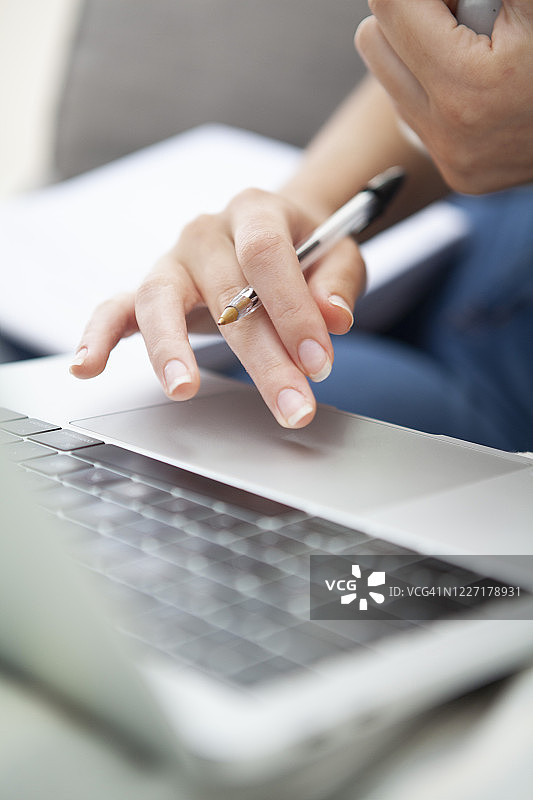 在家近距离学习图片素材