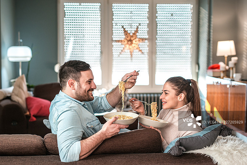 在家吃午饭图片素材