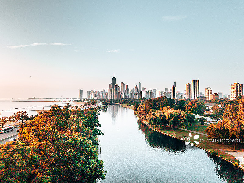 公园视角芝加哥天际线图片素材