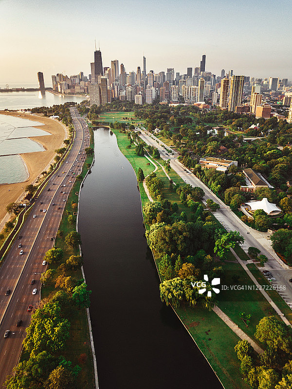 公园视角芝加哥天际线图片素材