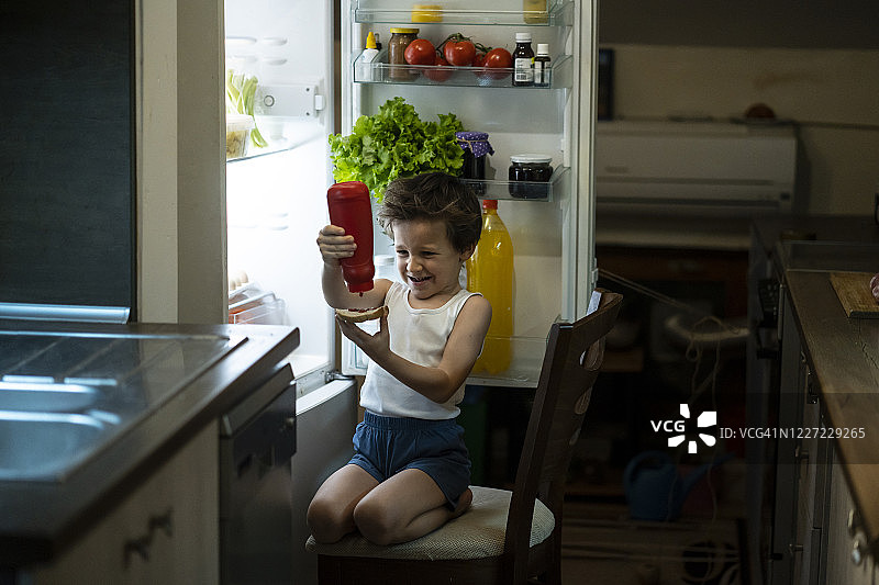 面包片上的番茄酱图片素材