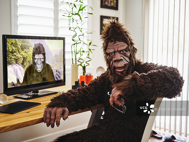 大脚怪和猩猩网络聊天图片素材