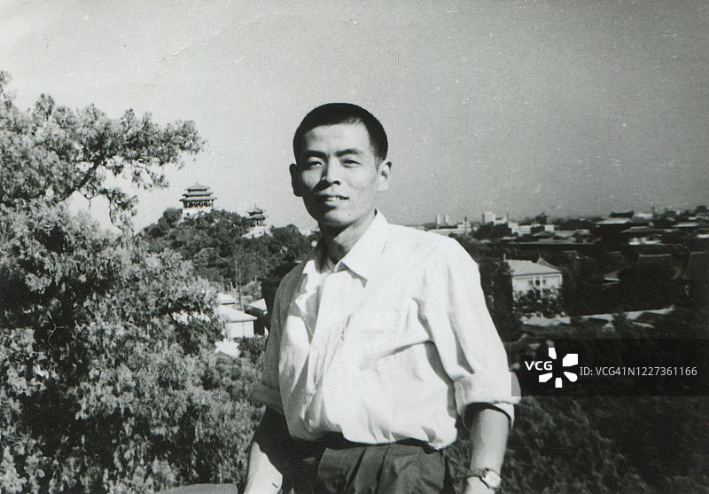 20世纪80年代中国青年单色老照片图片素材