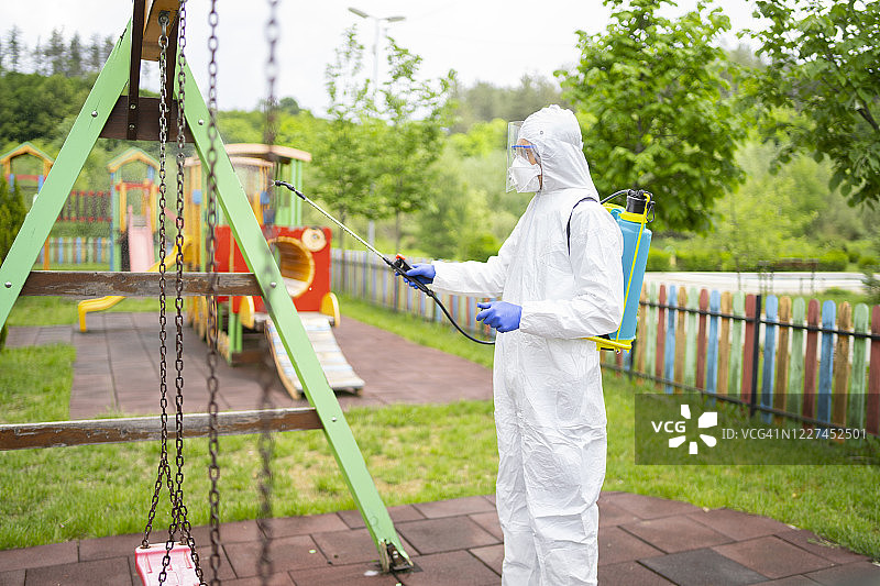 用化学喷雾消毒游乐场图片素材