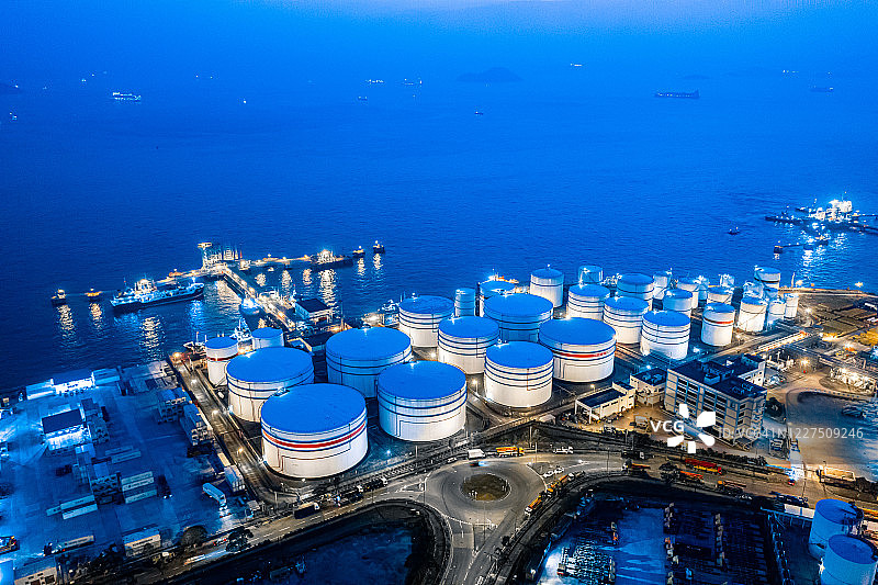 液体化学品和石化产品储罐，香港夜间鸟瞰图图片素材