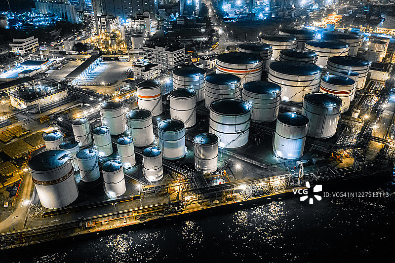 液体化学品和石化产品储罐，香港夜间鸟瞰图图片素材