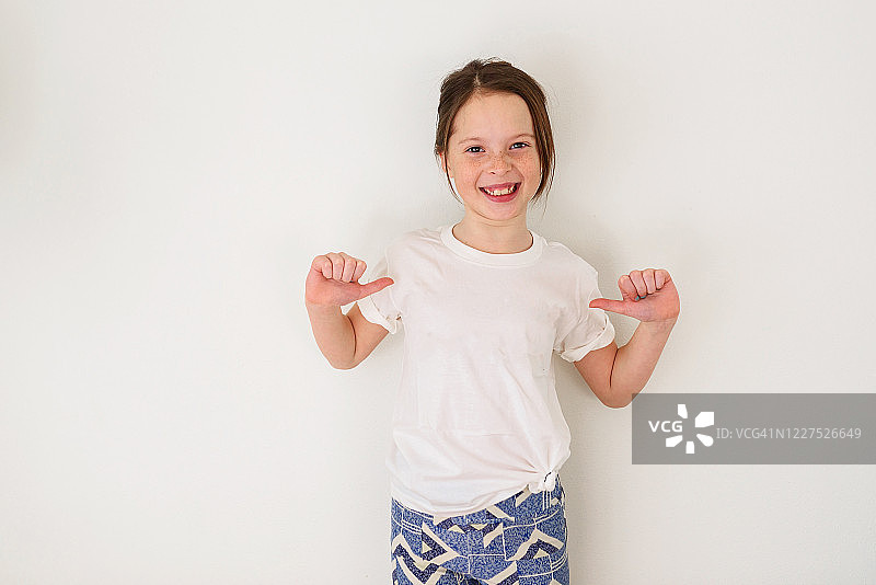 微笑女孩的肖像图片素材