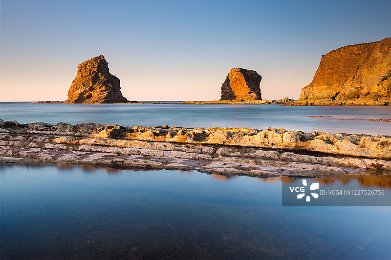法国阿基坦双生岩日落图片素材