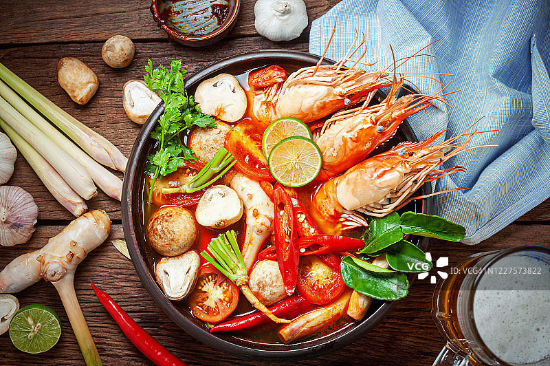 泰式冬阴功鲜虾酸辣汤图片素材