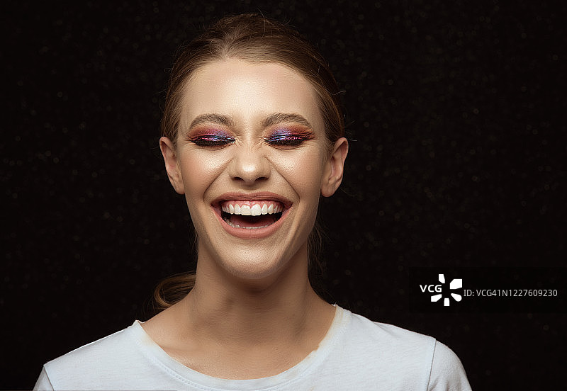 笑容美丽真诚图片素材