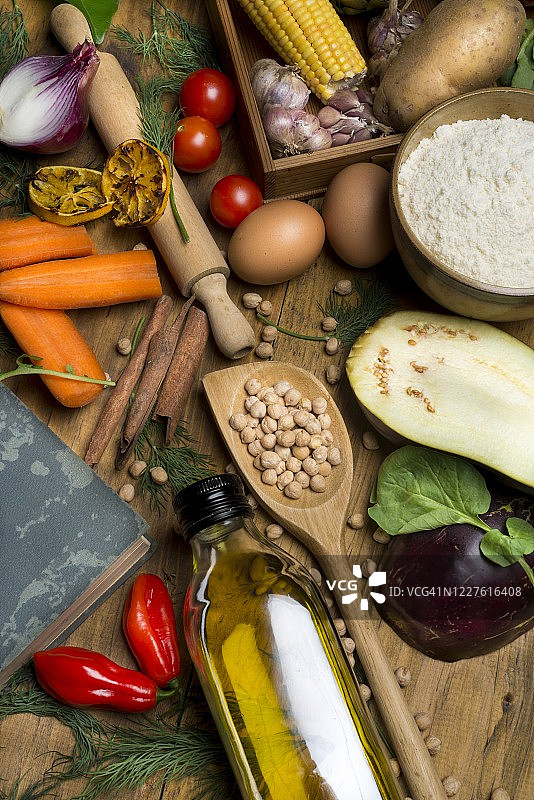 厨房里的食谱和食物图片素材