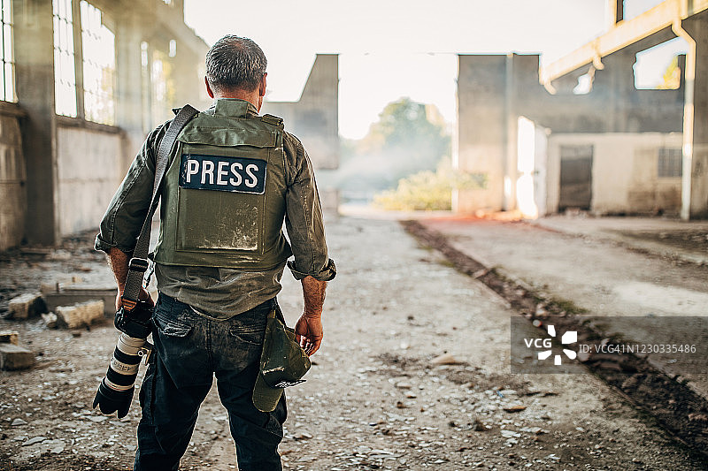 战地摄影师在战区拍摄图片素材