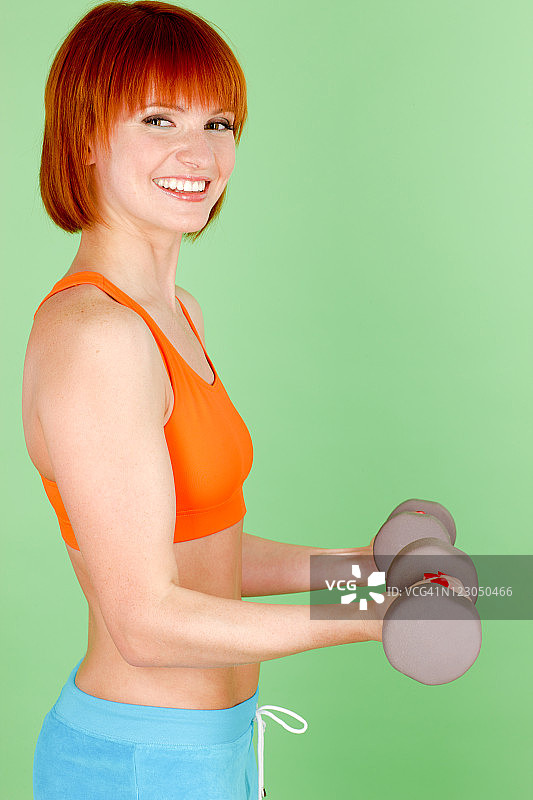 年轻女子锻炼图片素材