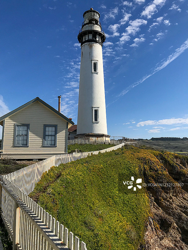 鸽子点灯塔图片素材