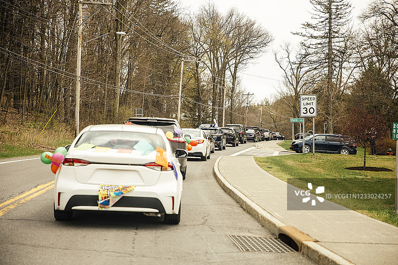 保持社交距离的生日庆祝图片素材