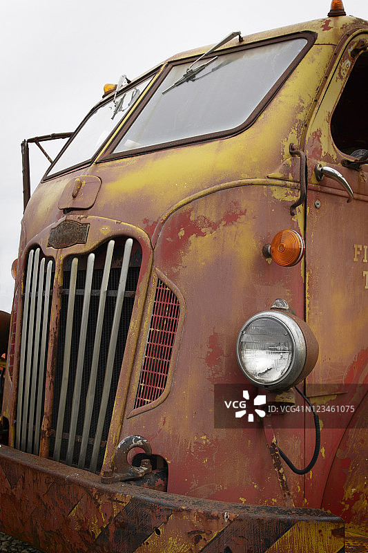 退役的旧消防车图片素材
