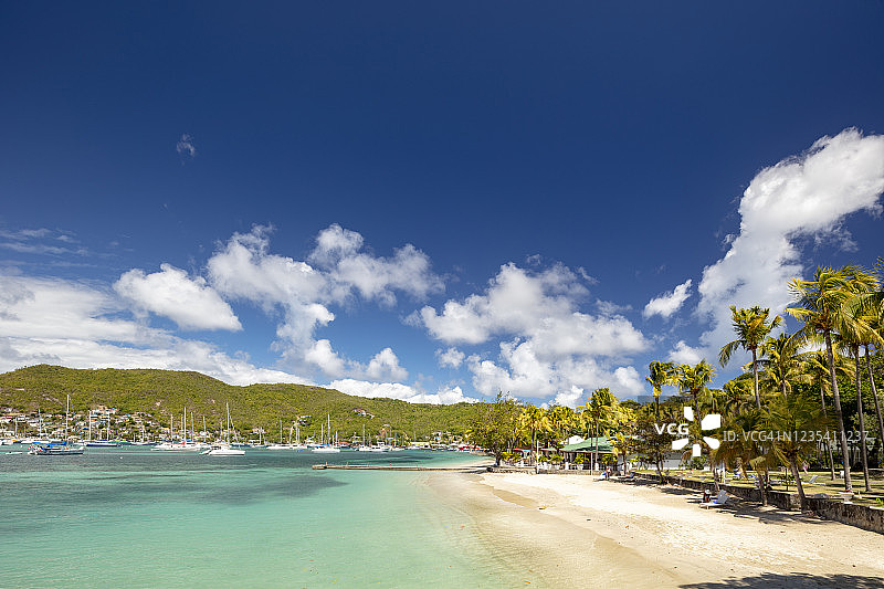 伯基亚贝尔蒙特海滩及步行道，圣文森特和格林纳丁斯，2019图片素材