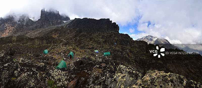 斯坦利山峰下的玛格丽特营地图片素材