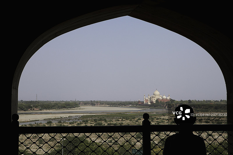 印度阿格拉堡眺望泰姬陵图片素材