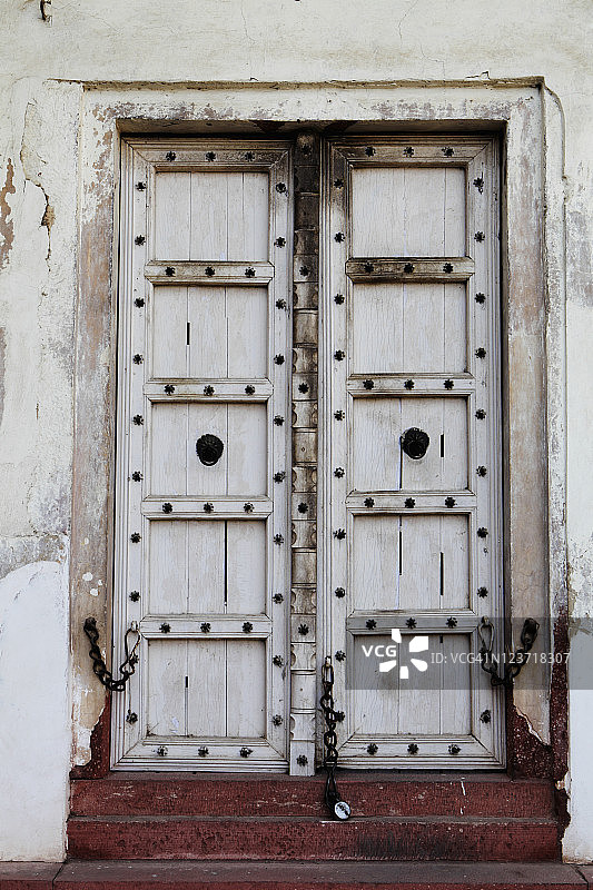 印度阿格拉堡的木门图片素材