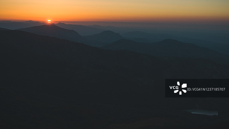 瓜达拉马山脉的日出图片素材