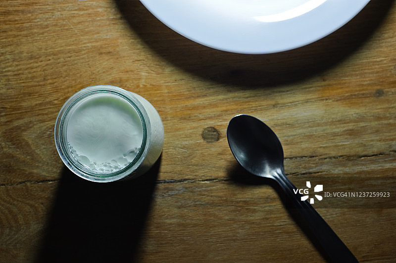 有机绵羊奶酸奶图片素材