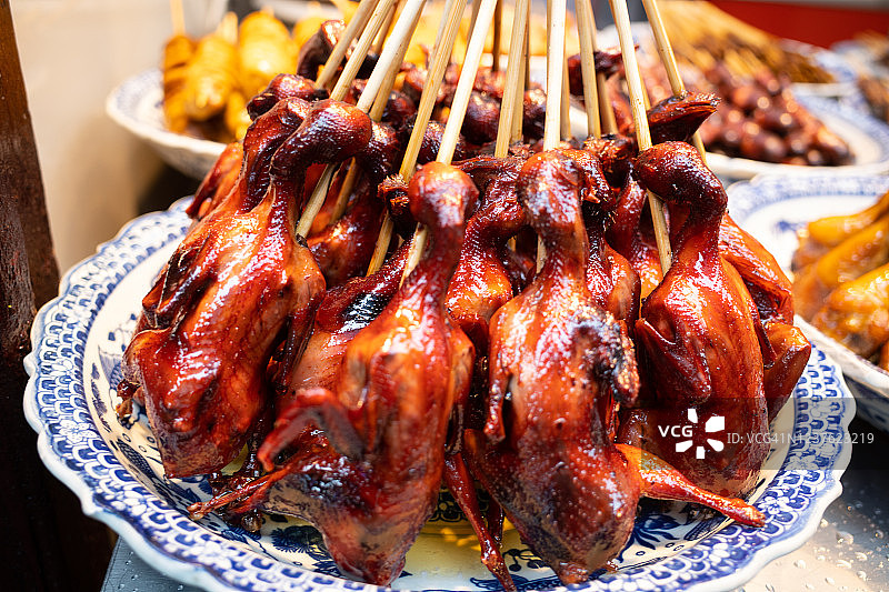 中国街头小吃：红烧鹌鹑图片素材