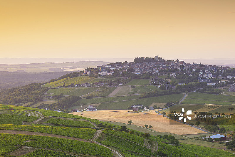 法国中部桑塞尔附近的美丽葡萄园图片素材