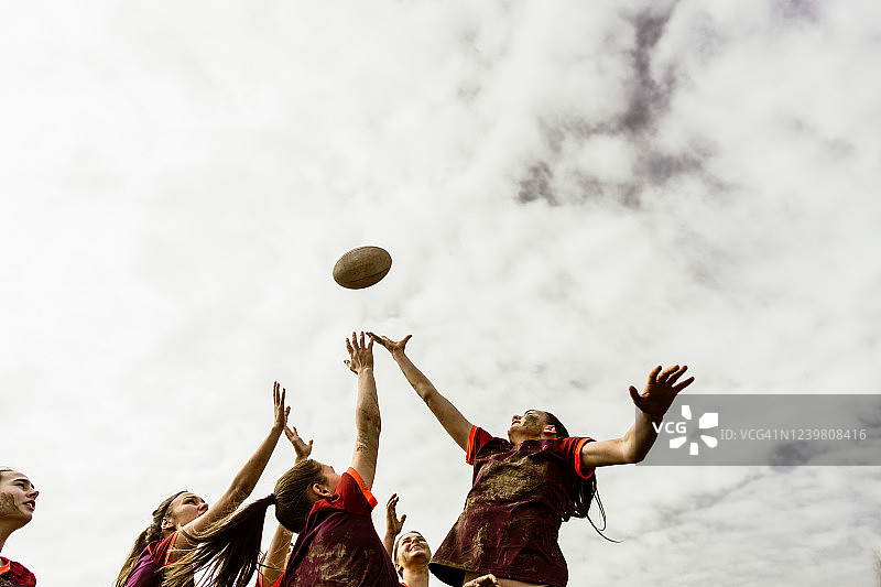 橄榄球队比赛瞬间图片素材