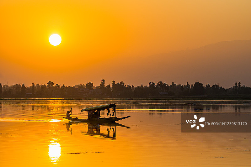 印控克什米尔达尔湖的壮丽日落图片素材