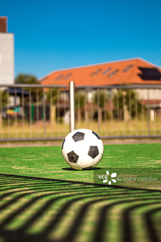 社区球场上的足球图片素材