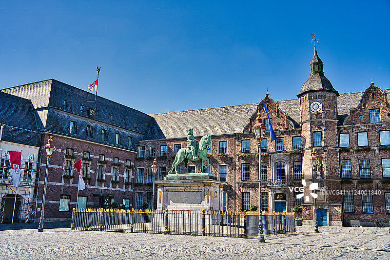 德国杜塞尔多夫扬·韦勒姆纪念碑和老市政厅图片素材