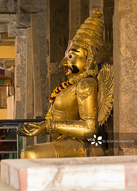 印度迈索尔邦毗湿奴神庙中的印度神鸟伽鲁迪雕像图片素材
