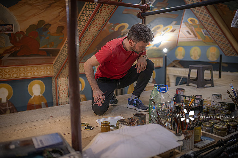 教堂里的艺术家图片素材