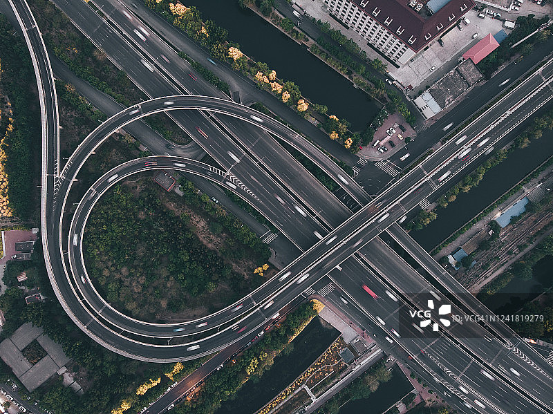 道路交叉口无人机航拍视角图片素材