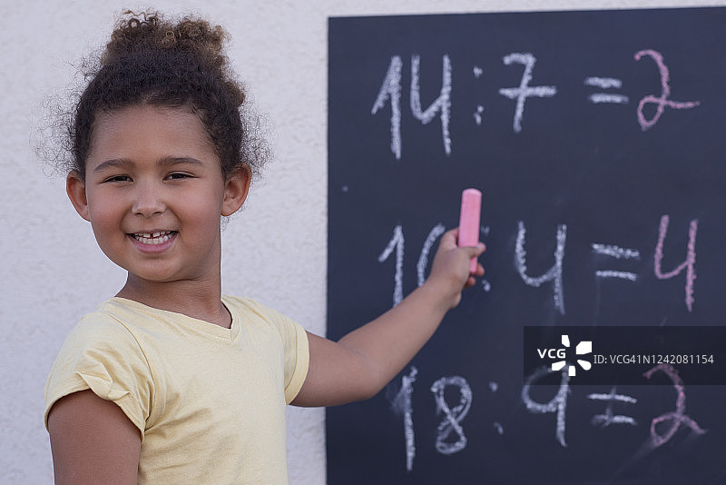 学生学习算术图片素材
