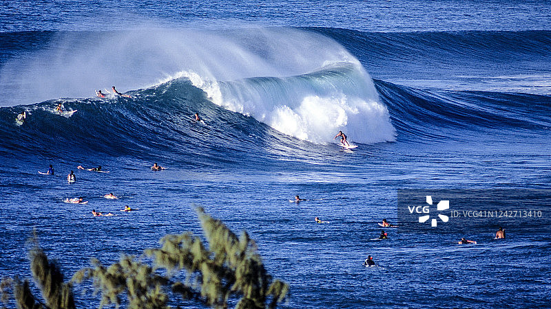 美国夏威夷日落海滩冬季冲浪图片素材