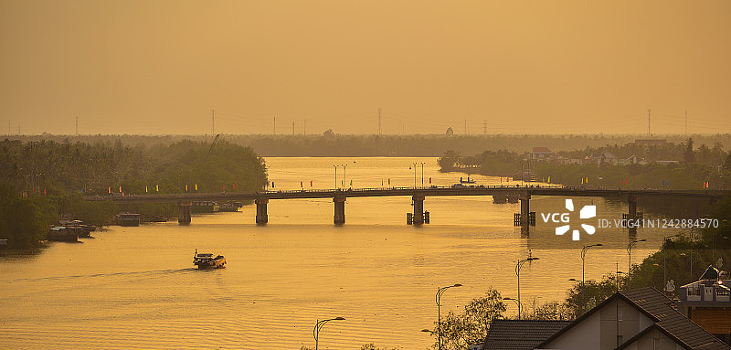 日落时分的槟椥2号桥图片素材