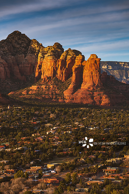 从机场台地观赏的塞多纳群山，美国亚利桑那州图片素材