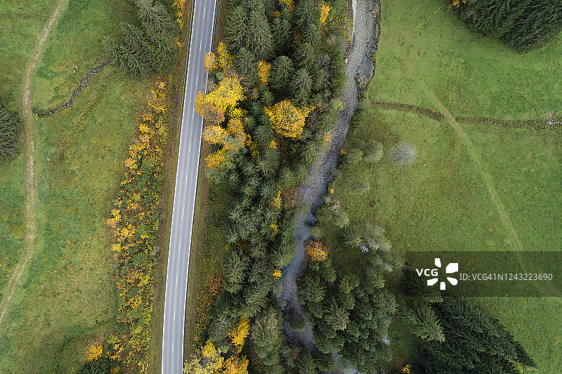 秋季森林和韦尔塔赫河航拍图片素材