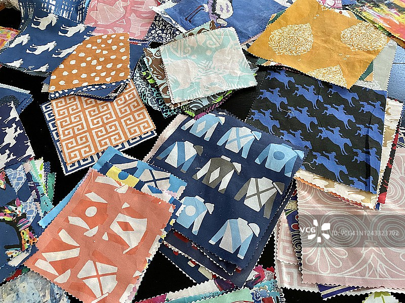 用于绗缝的裁剪面料方块图片素材