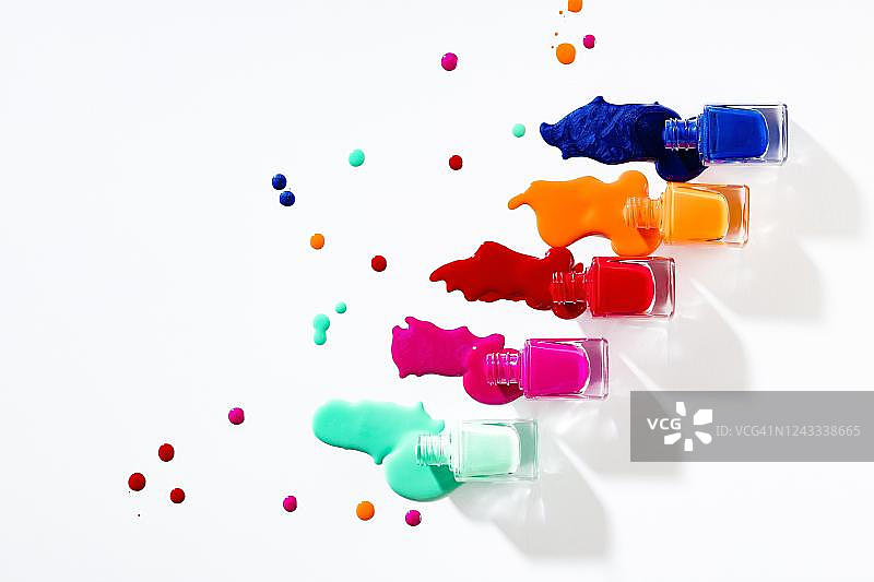 彩色指甲油静物摄影（绿松石色、粉色、红色、橙色、蓝色），意大利图片素材