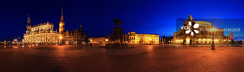 德国德累斯顿剧院广场黄昏全景图片素材