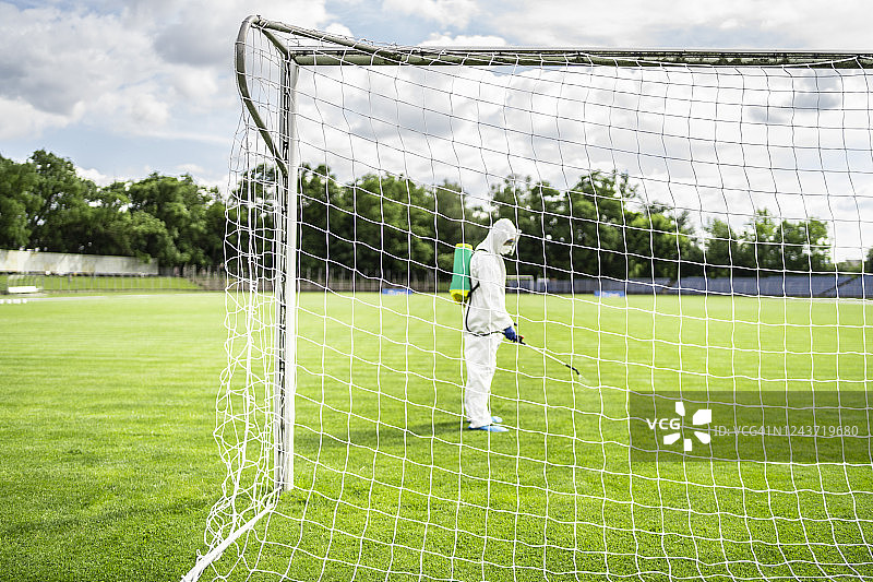 足球场清洁消毒图片素材